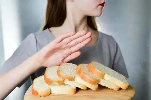  woman say no to white bread =